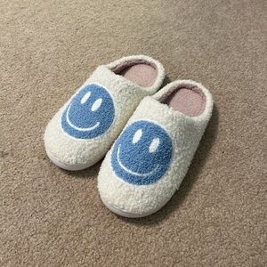 blue preppy smile slippers never worn womens size 9